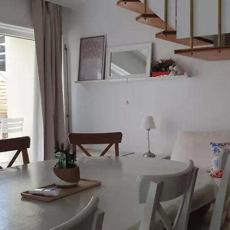 Un Havre De Paix Avec Terrasse Et Climatisation Сasa de vacaciones